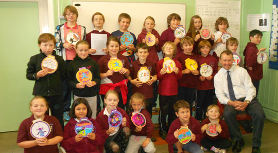 Large group of primary pupils with artwork, with MP.